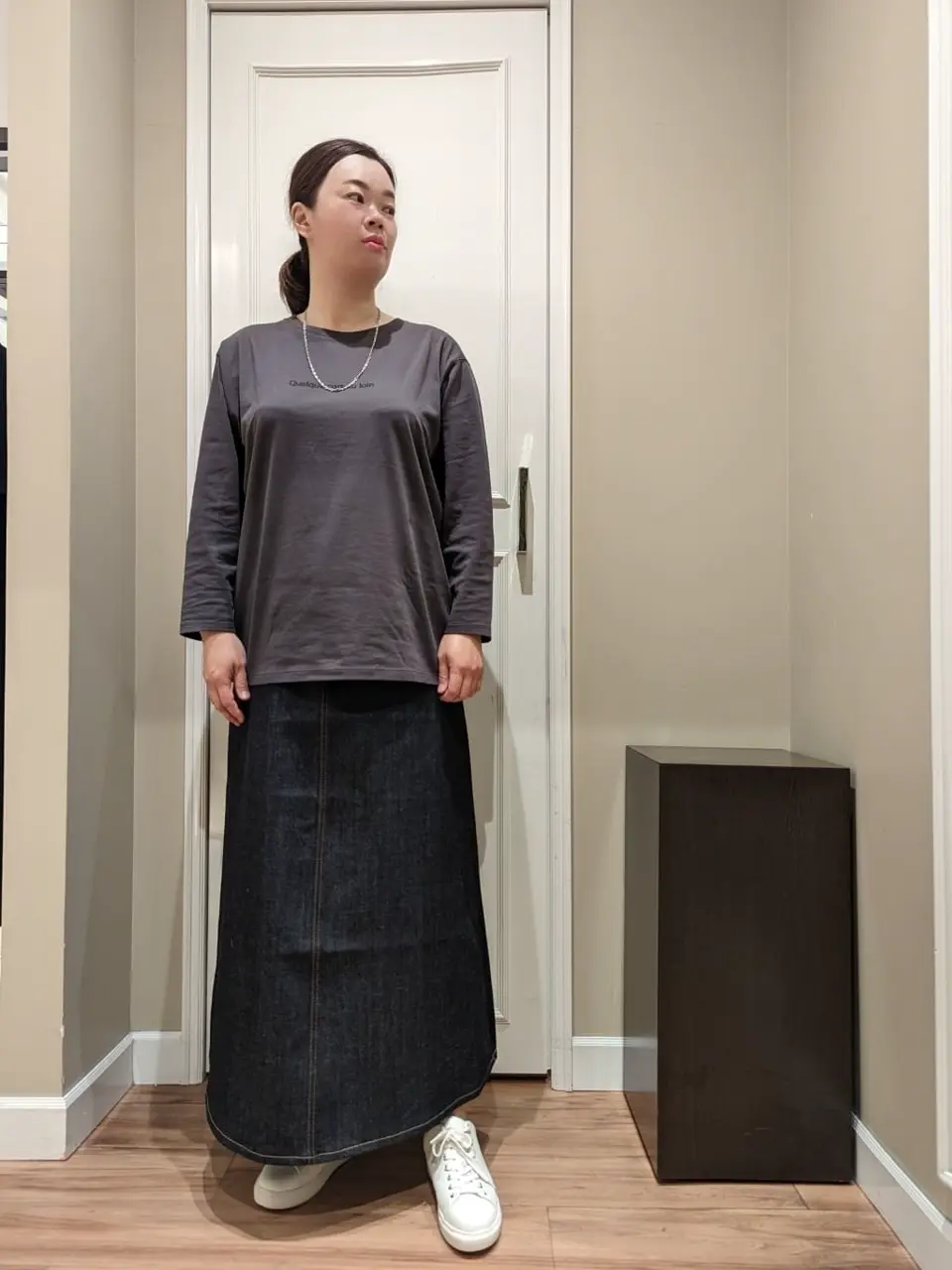  スタッフn コーディネート画像