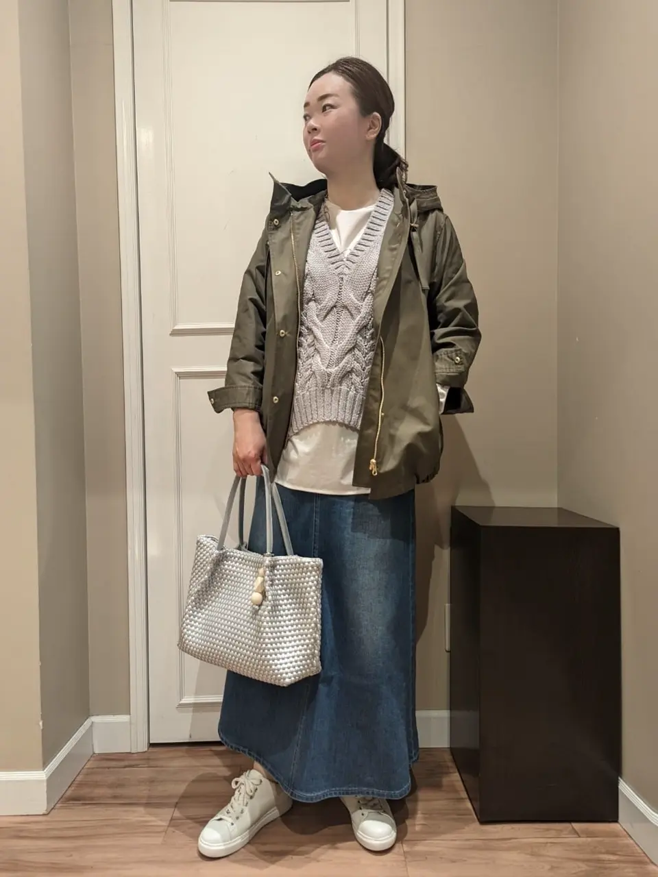  スタッフn コーディネート画像