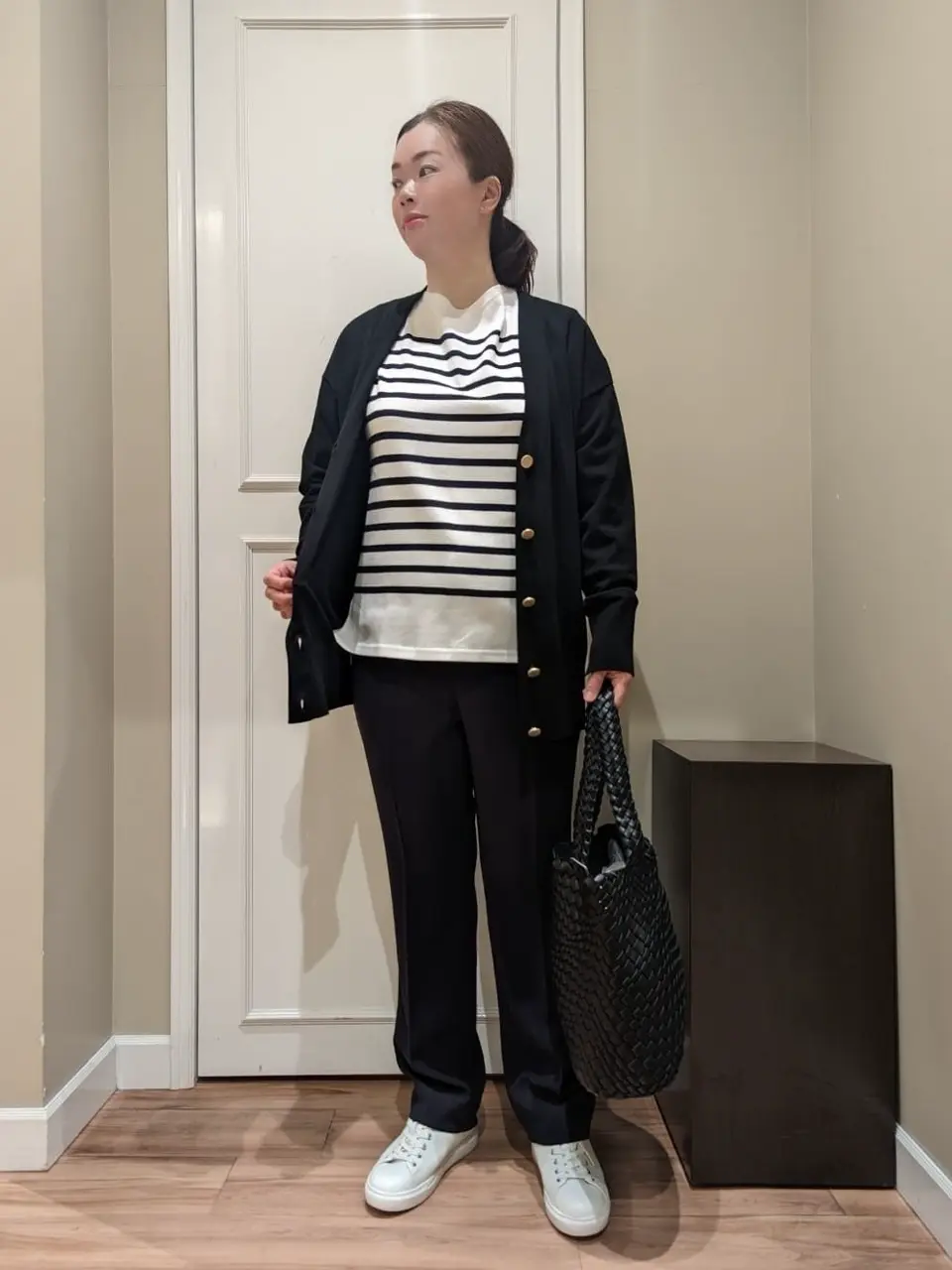  スタッフn コーディネート画像