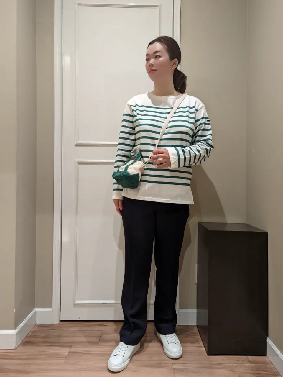  スタッフn コーディネート画像