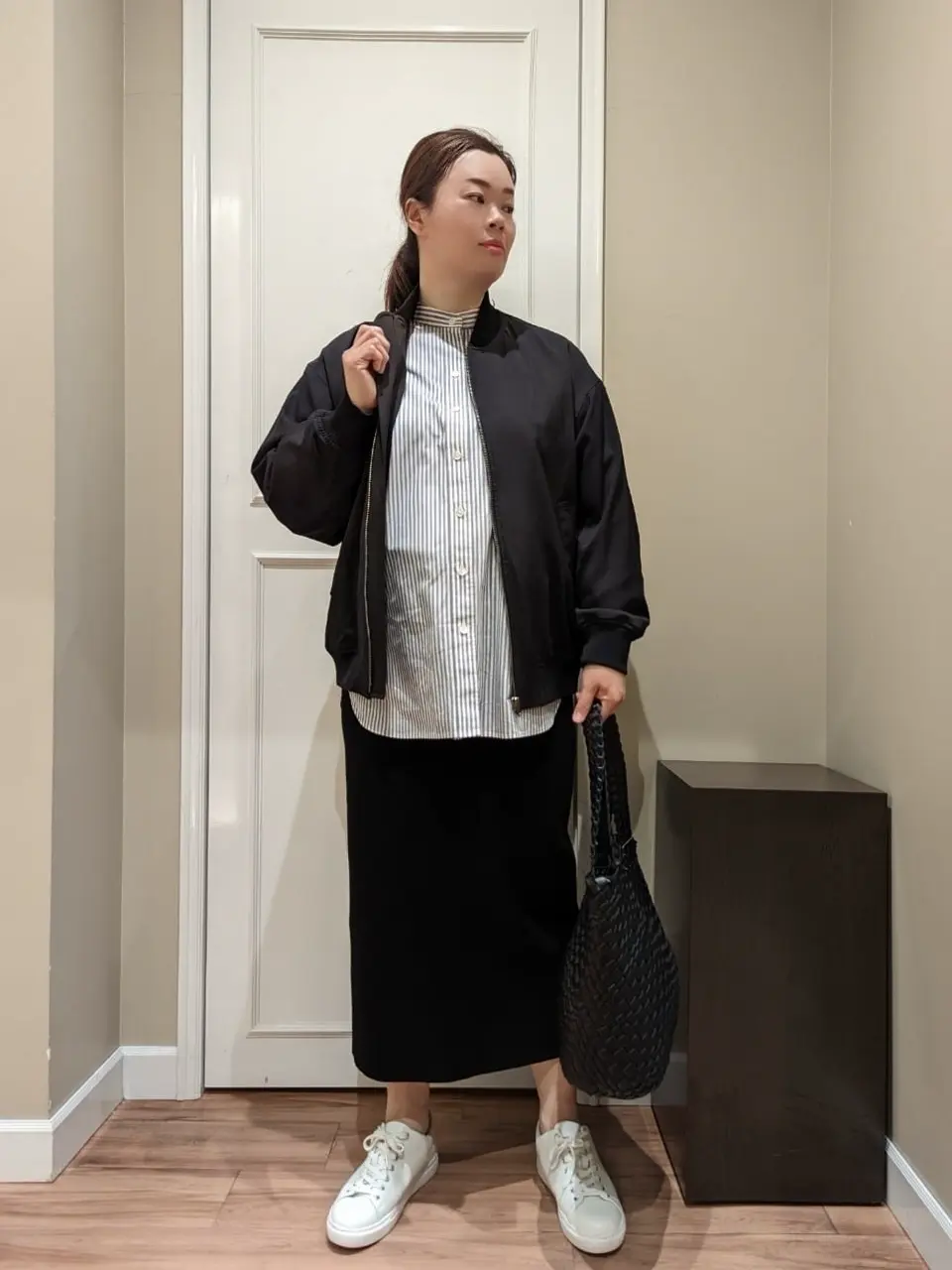  スタッフn コーディネート画像