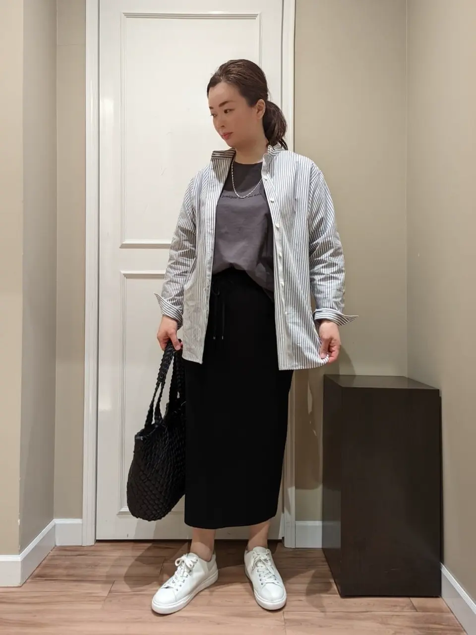  スタッフn コーディネート画像