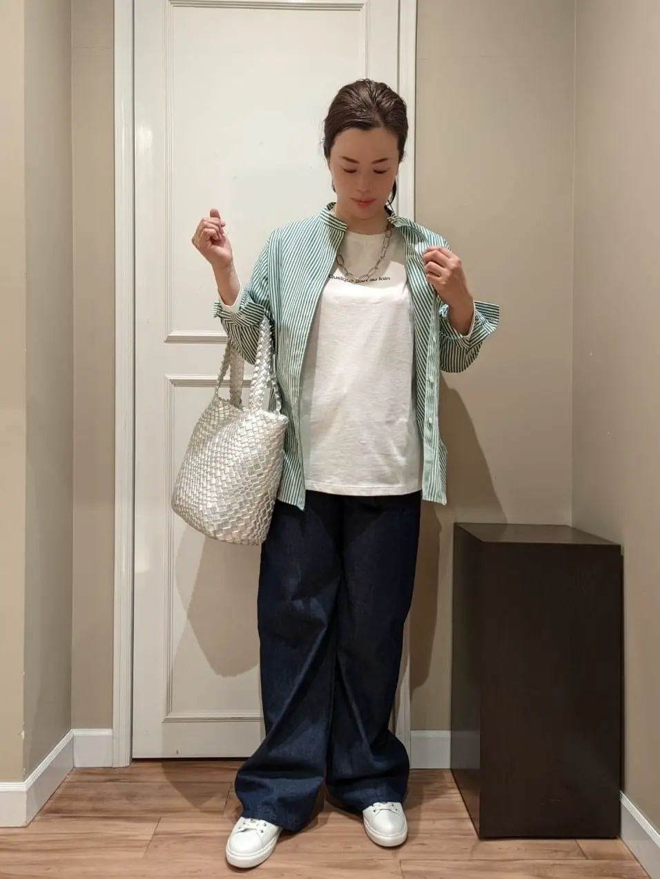  スタッフn コーディネート画像