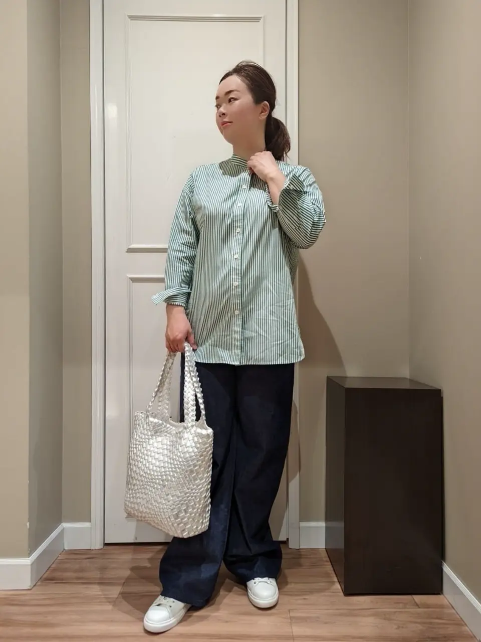  スタッフn コーディネート画像