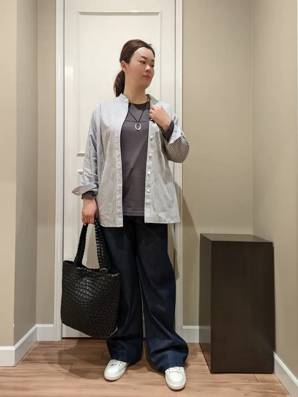  スタッフn コーディネート画像