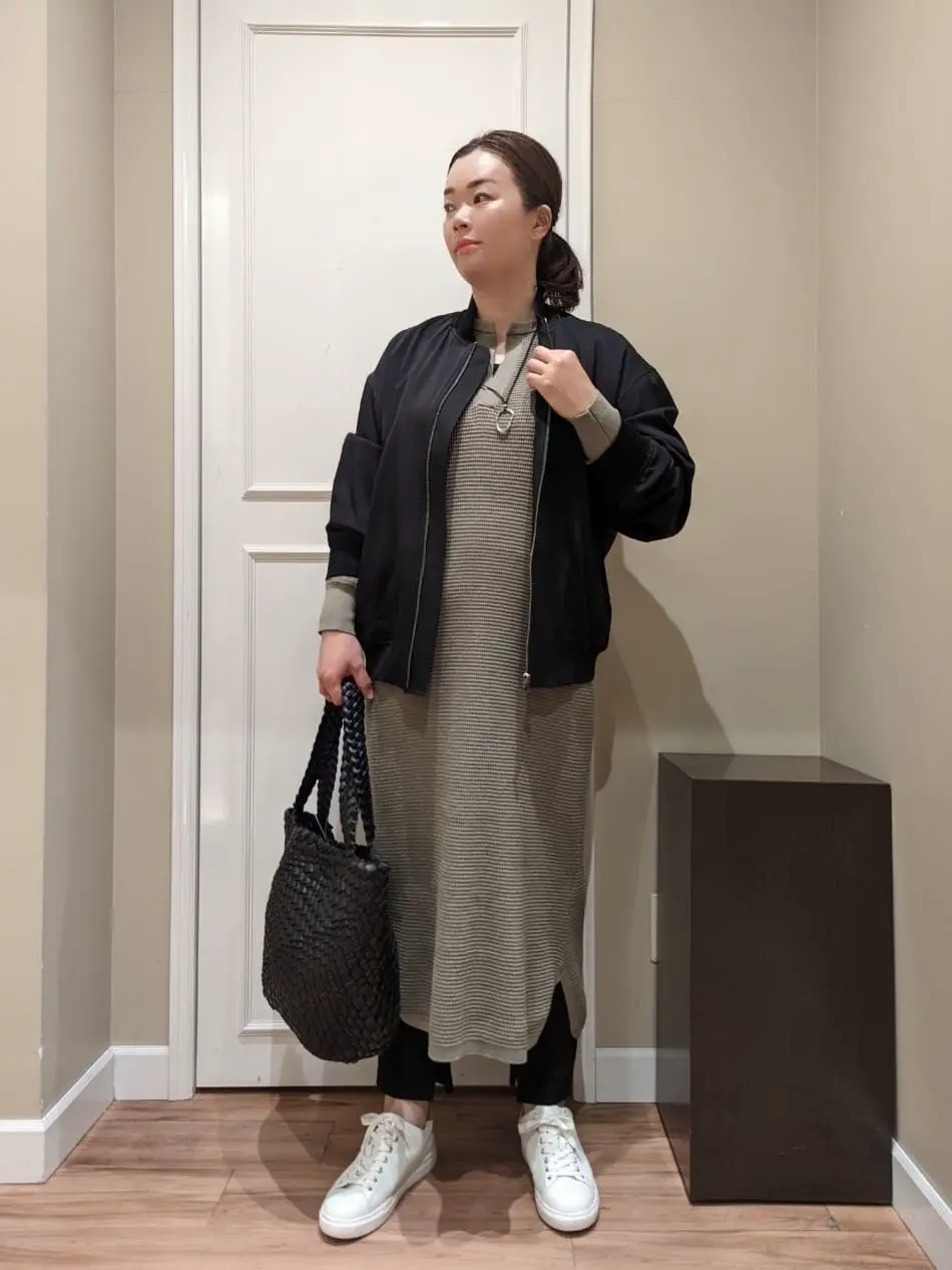  スタッフn コーディネート画像