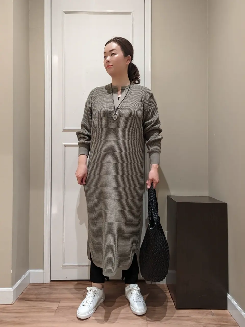  スタッフn コーディネート画像