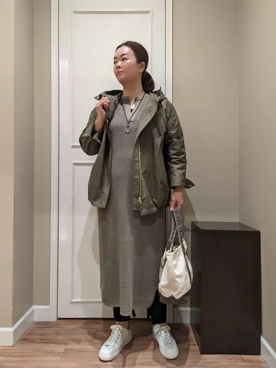  スタッフn コーディネート画像