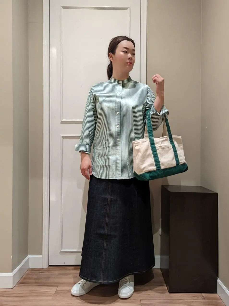  スタッフn コーディネート画像