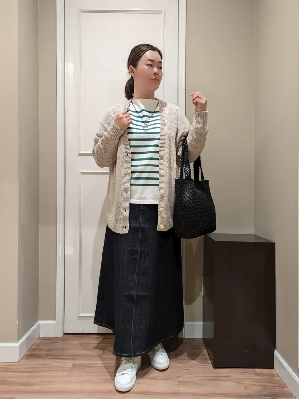  スタッフn コーディネート画像