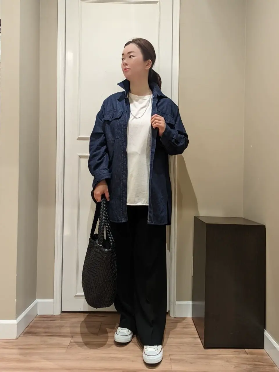  スタッフn コーディネート画像