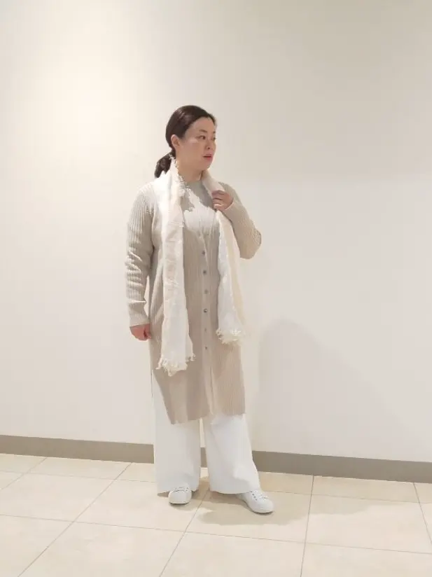  スタッフn コーディネート画像