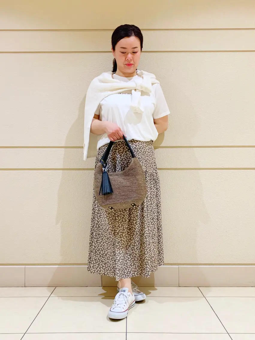  スタッフn コーディネート画像