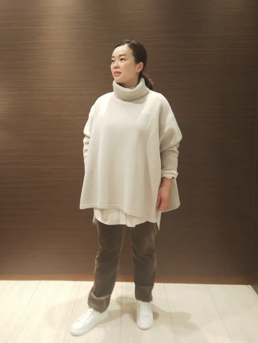  スタッフn コーディネート画像