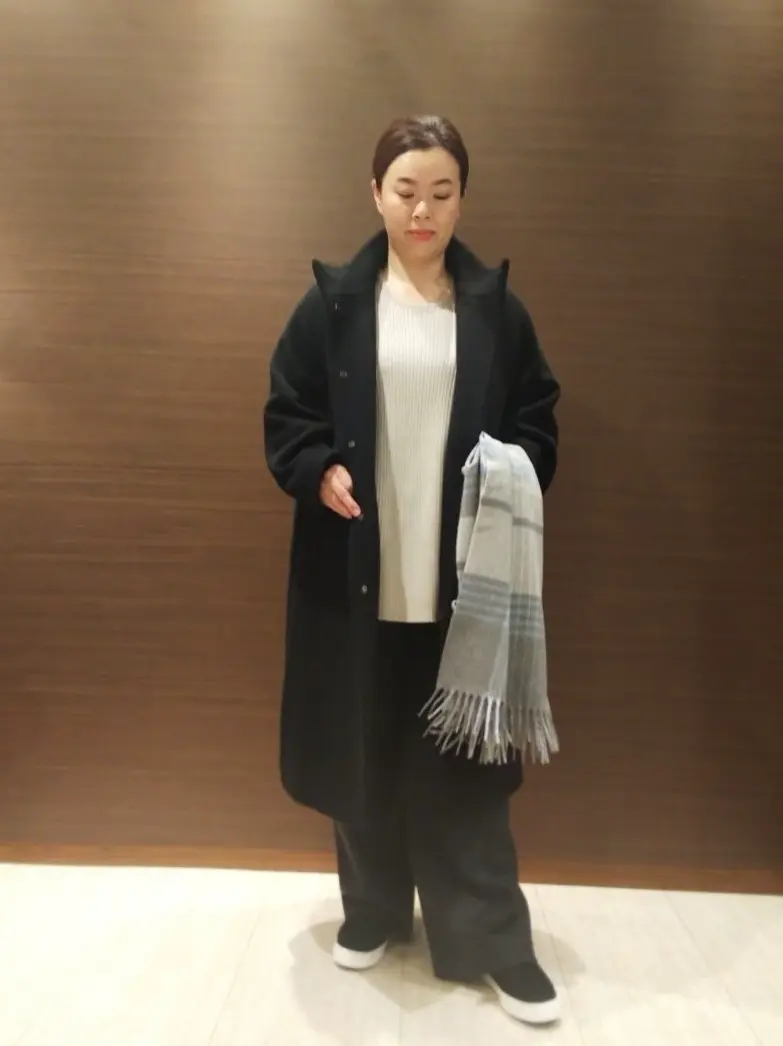  スタッフn コーディネート画像