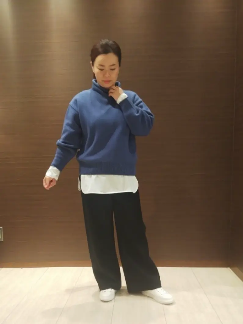  スタッフn コーディネート画像