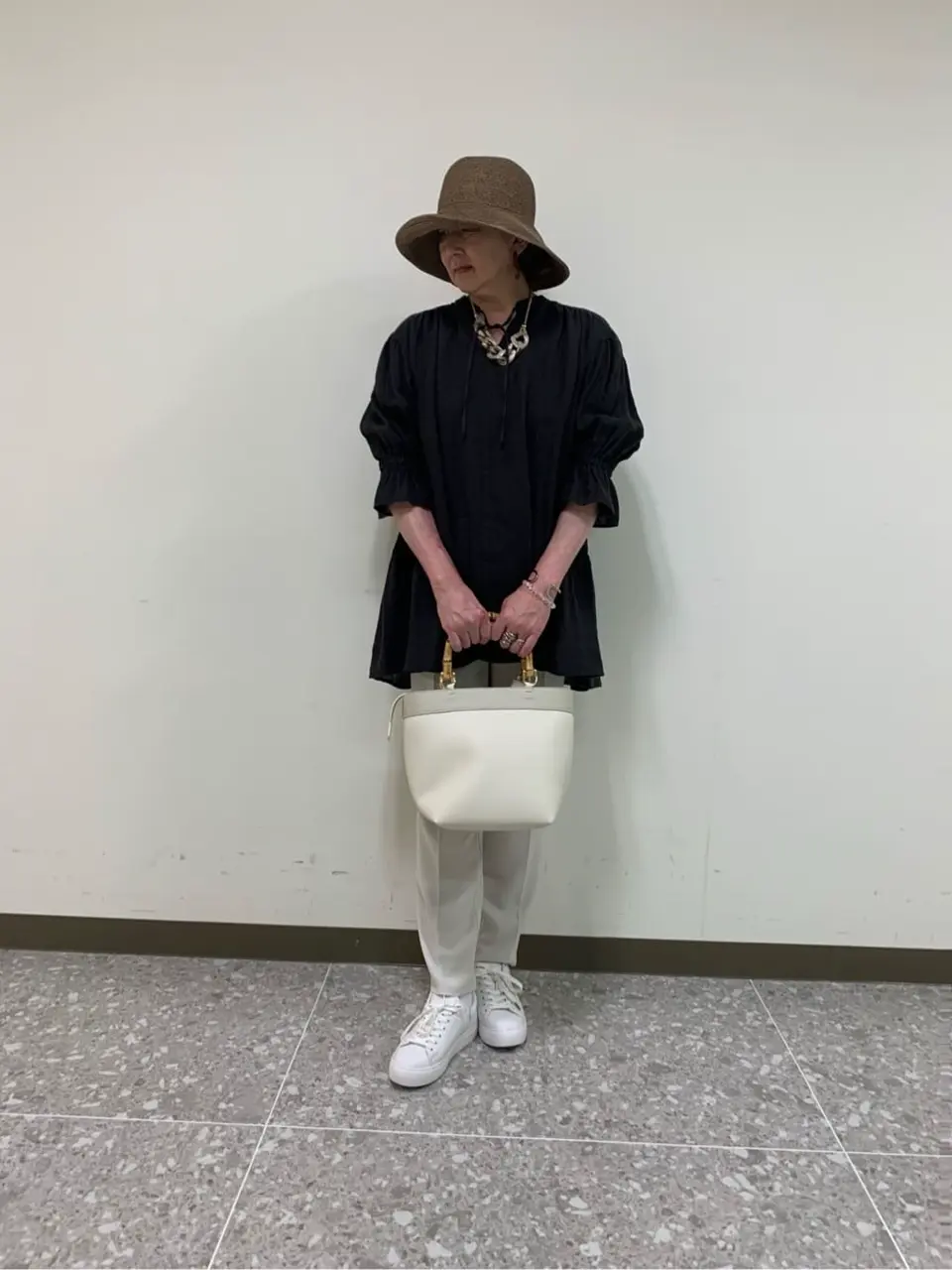  塩谷美喜 コーディネート画像