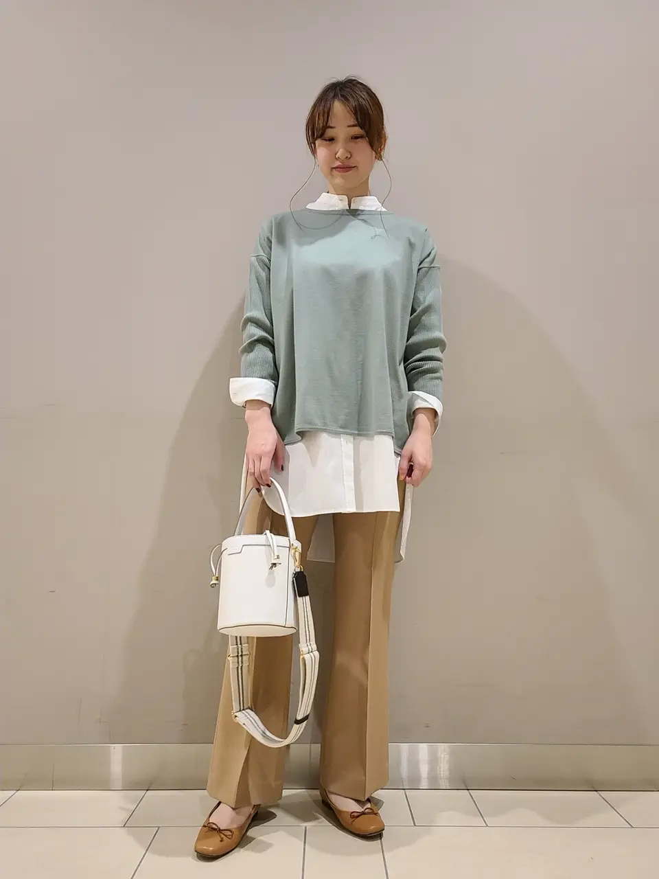  スタッフ. コーディネート画像