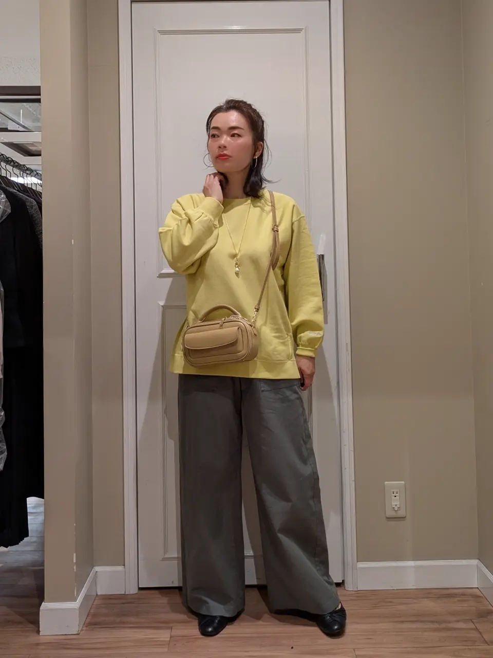  スタッフn コーディネート画像