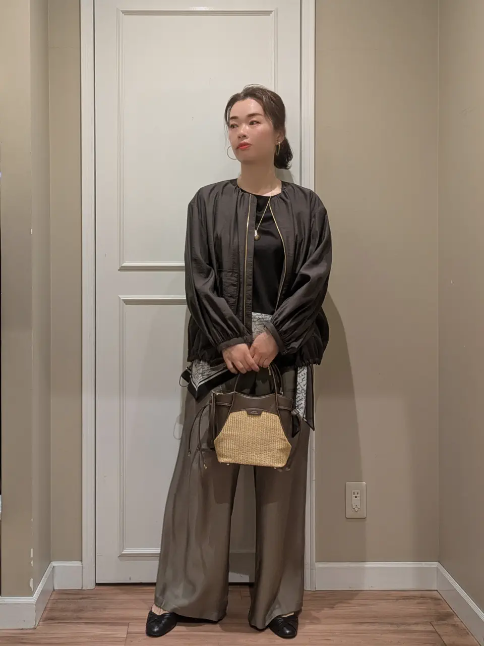  スタッフn コーディネート画像