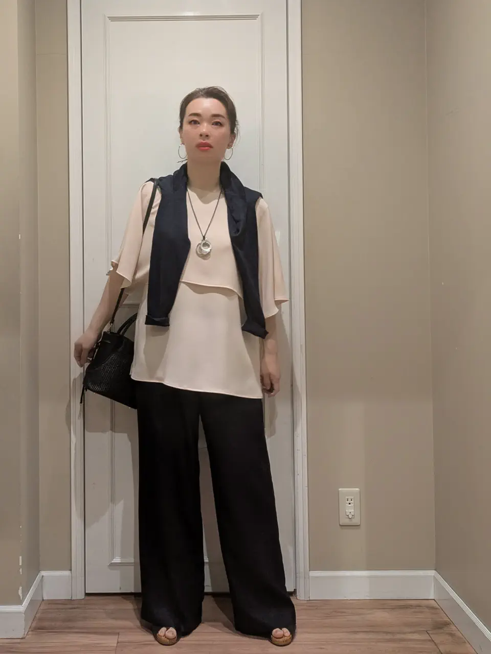  スタッフn コーディネート画像