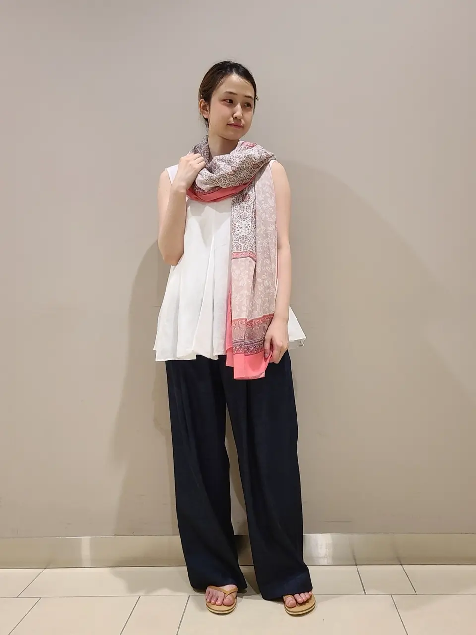  スタッフ. コーディネート画像