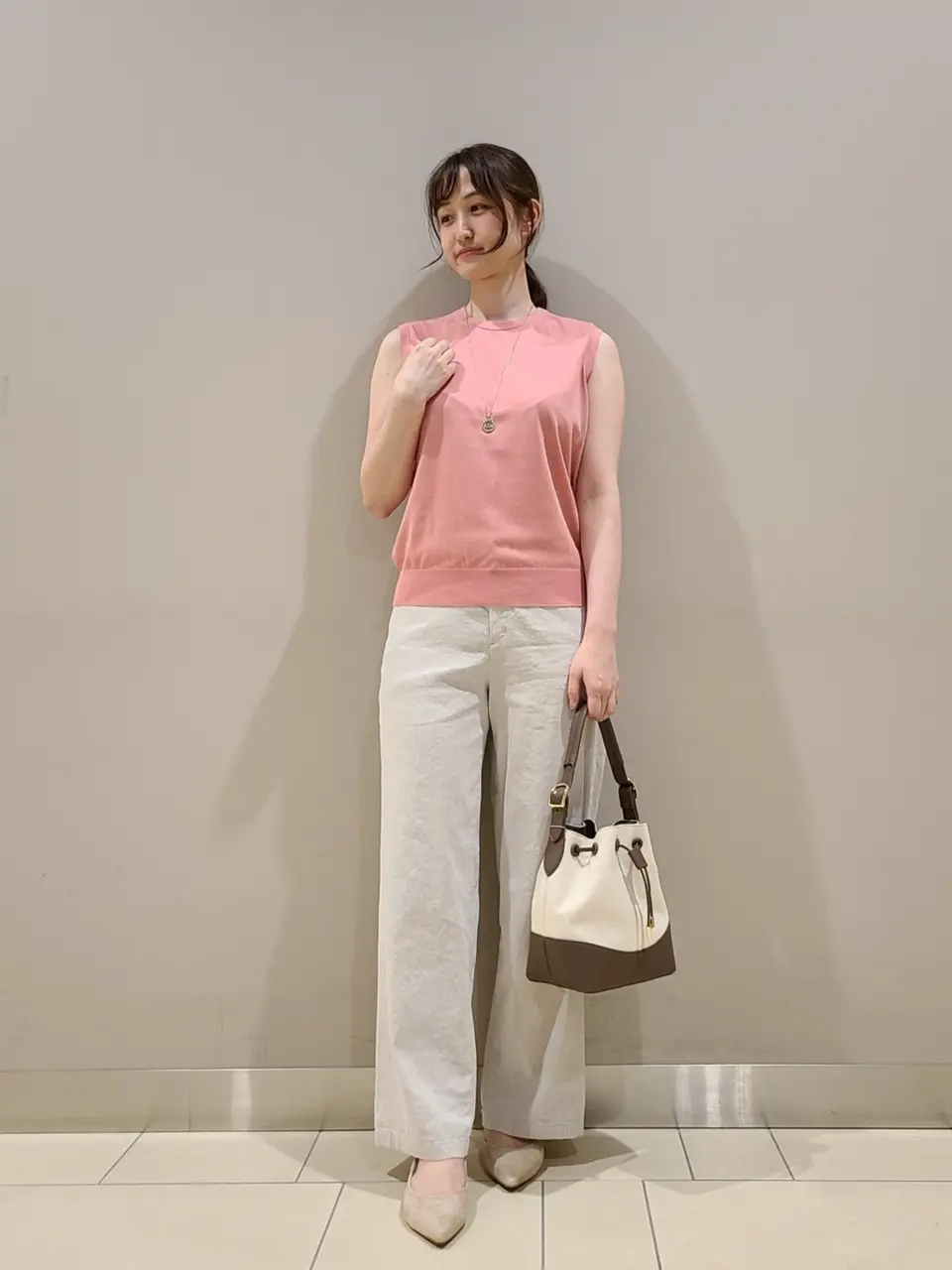  スタッフ. コーディネート画像