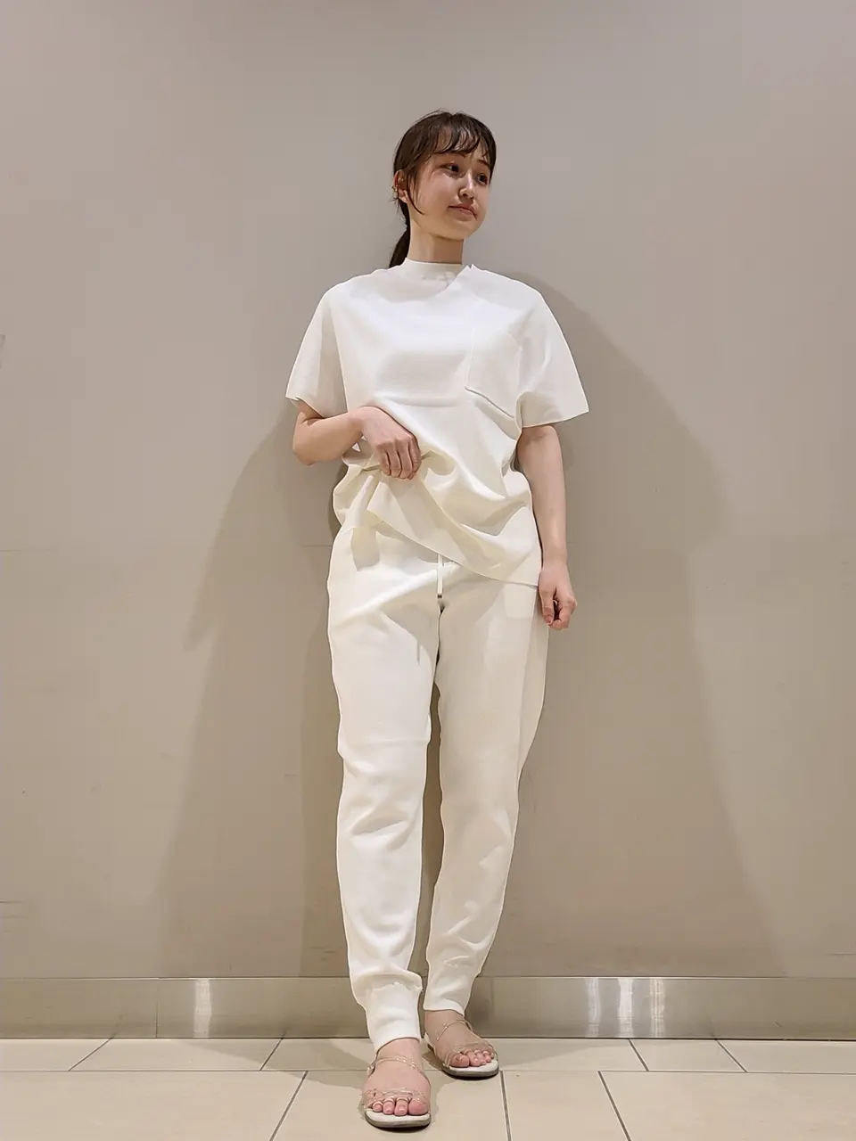  スタッフ. コーディネート画像