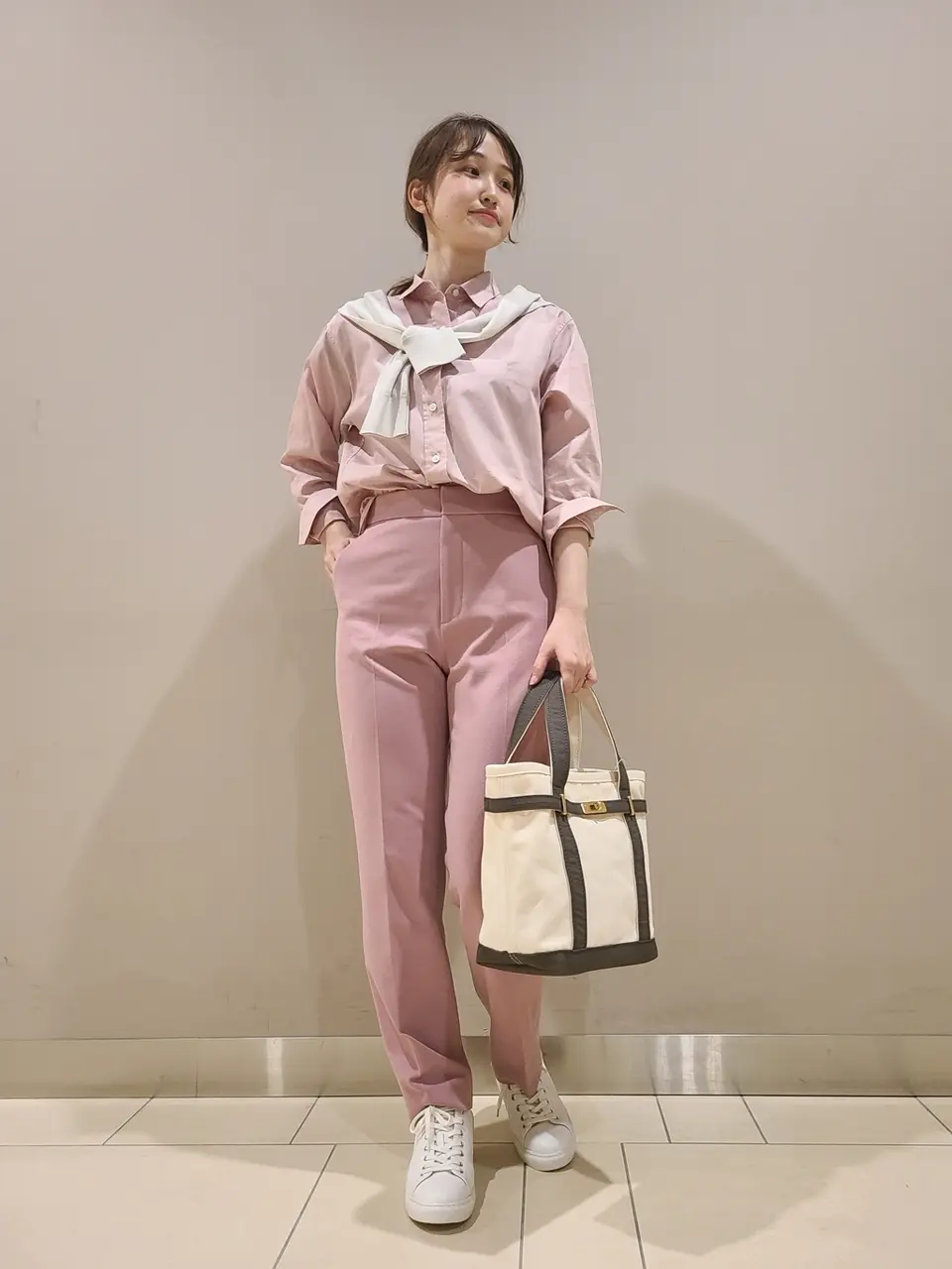  スタッフ. コーディネート画像