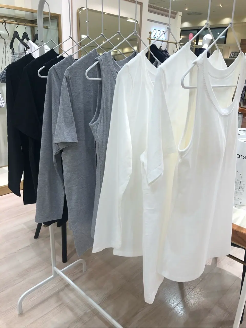 23区 Kanako コーディネート画像