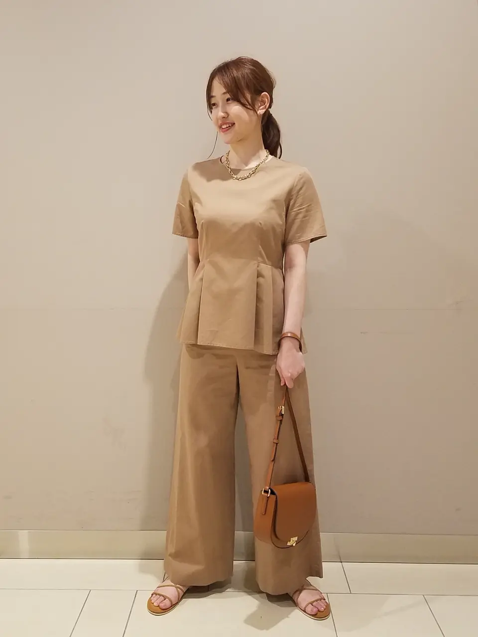  スタッフ. コーディネート画像