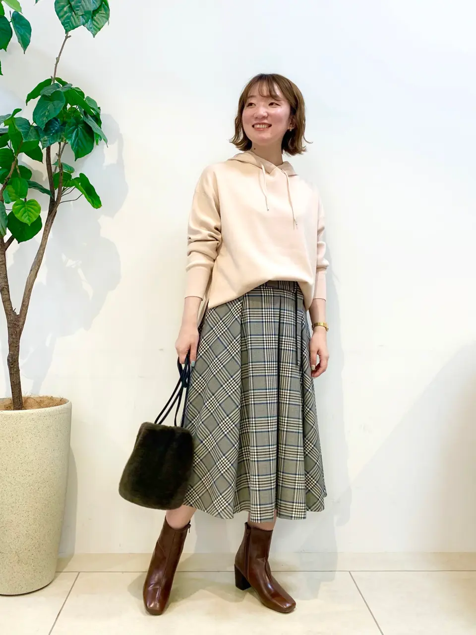 組曲 石井 コーディネート画像