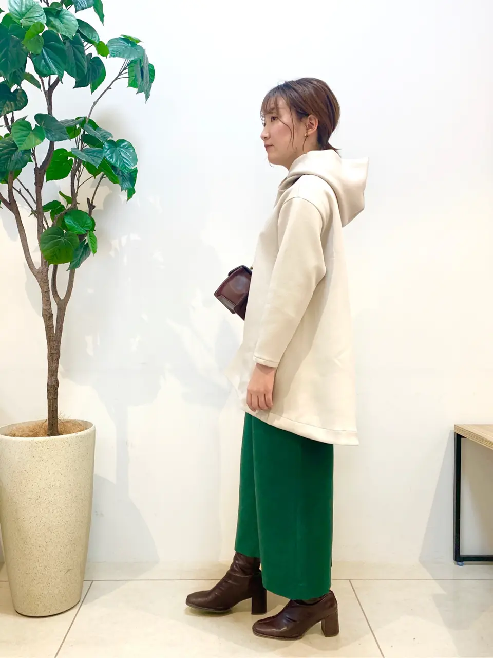 組曲 石井 コーディネート画像