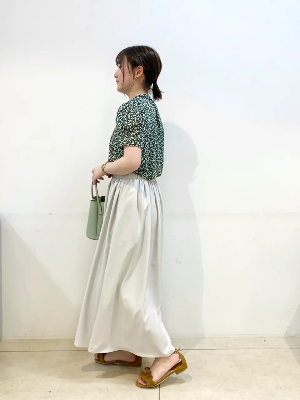 組曲 石井 コーディネート画像