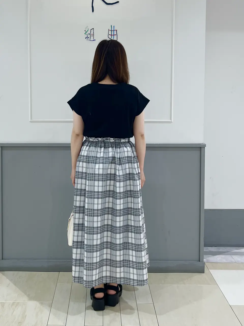 ANY SIS スタッフ コーディネート画像