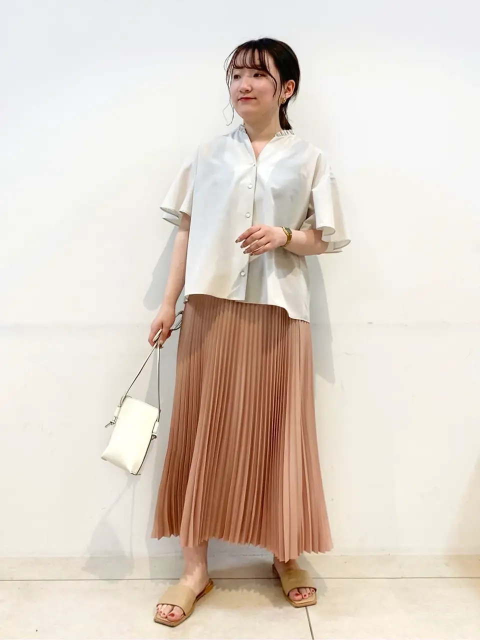 組曲 石井 コーディネート画像