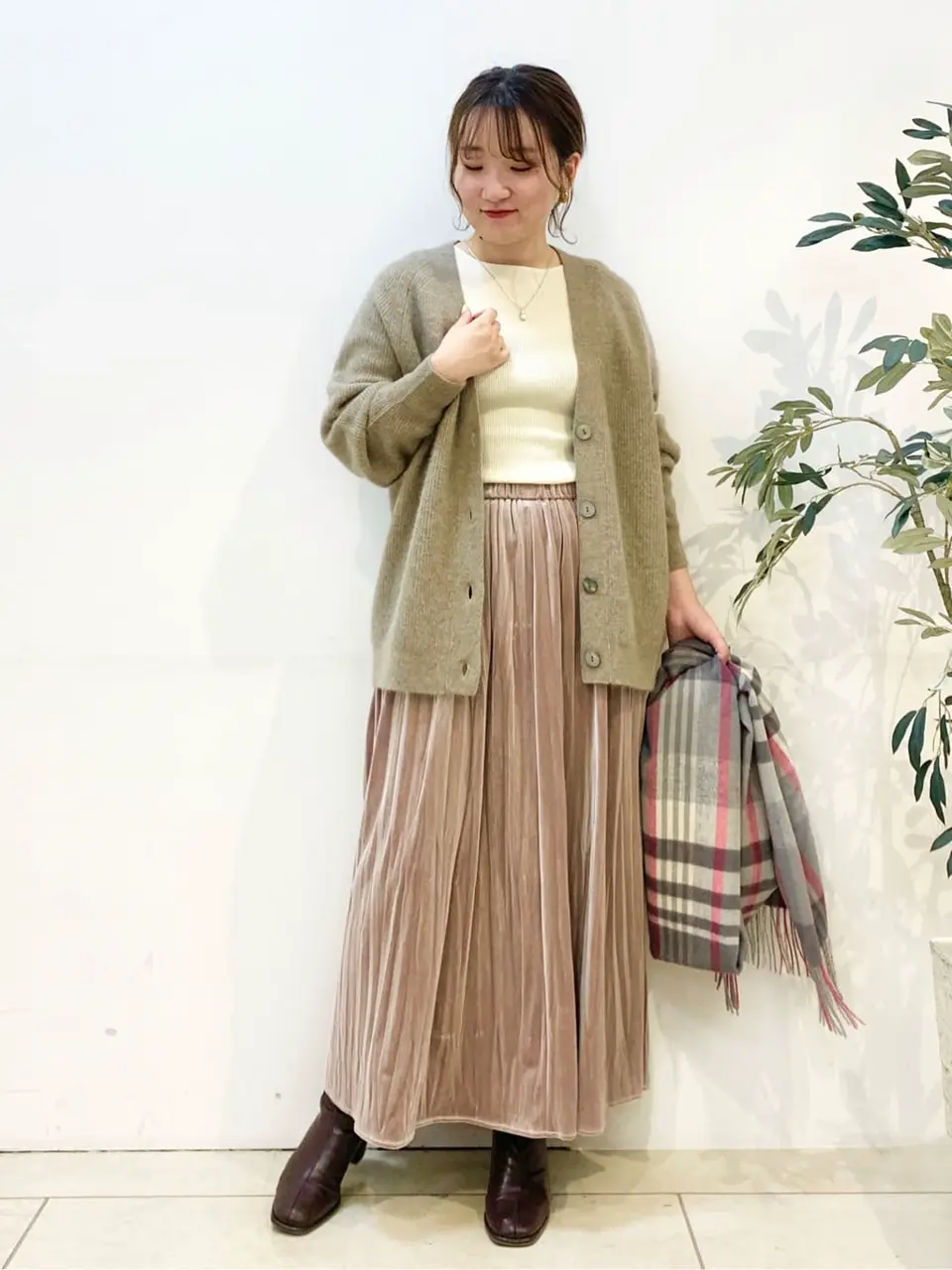 組曲 石井 コーディネート画像