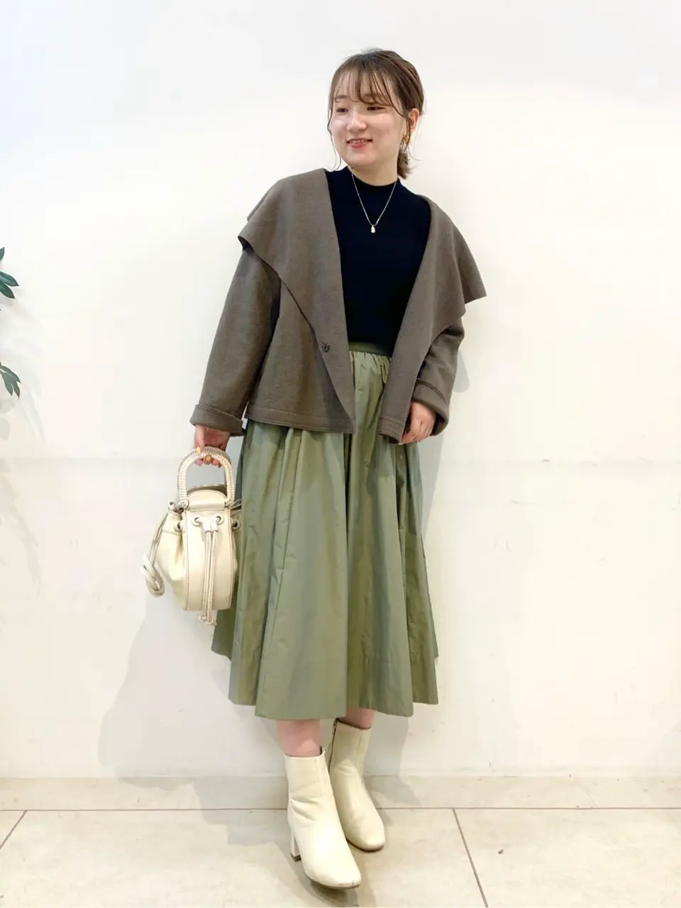 組曲 石井 コーディネート画像