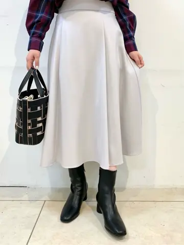 組曲 石井 コーディネート画像