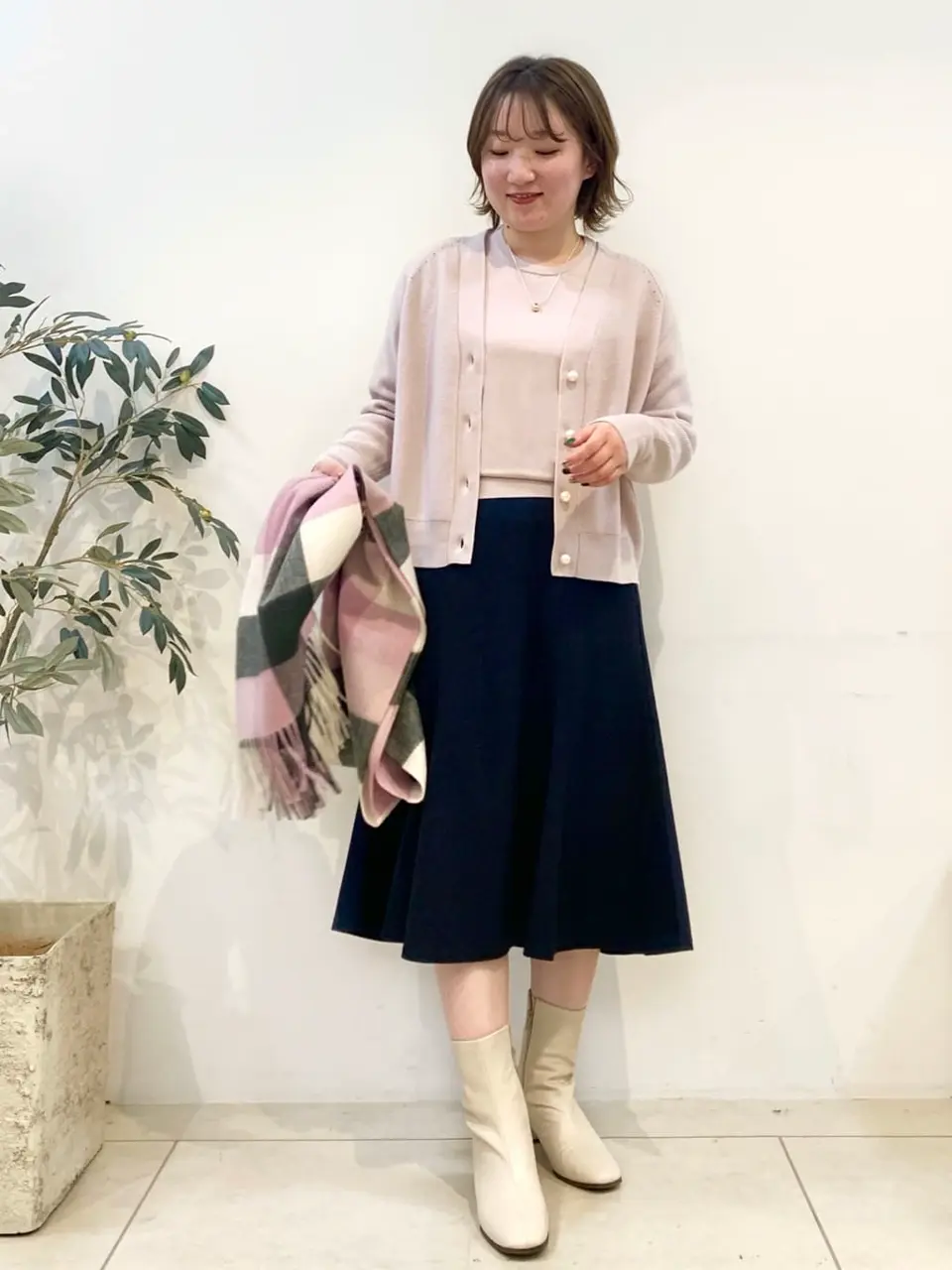 組曲 石井 コーディネート画像