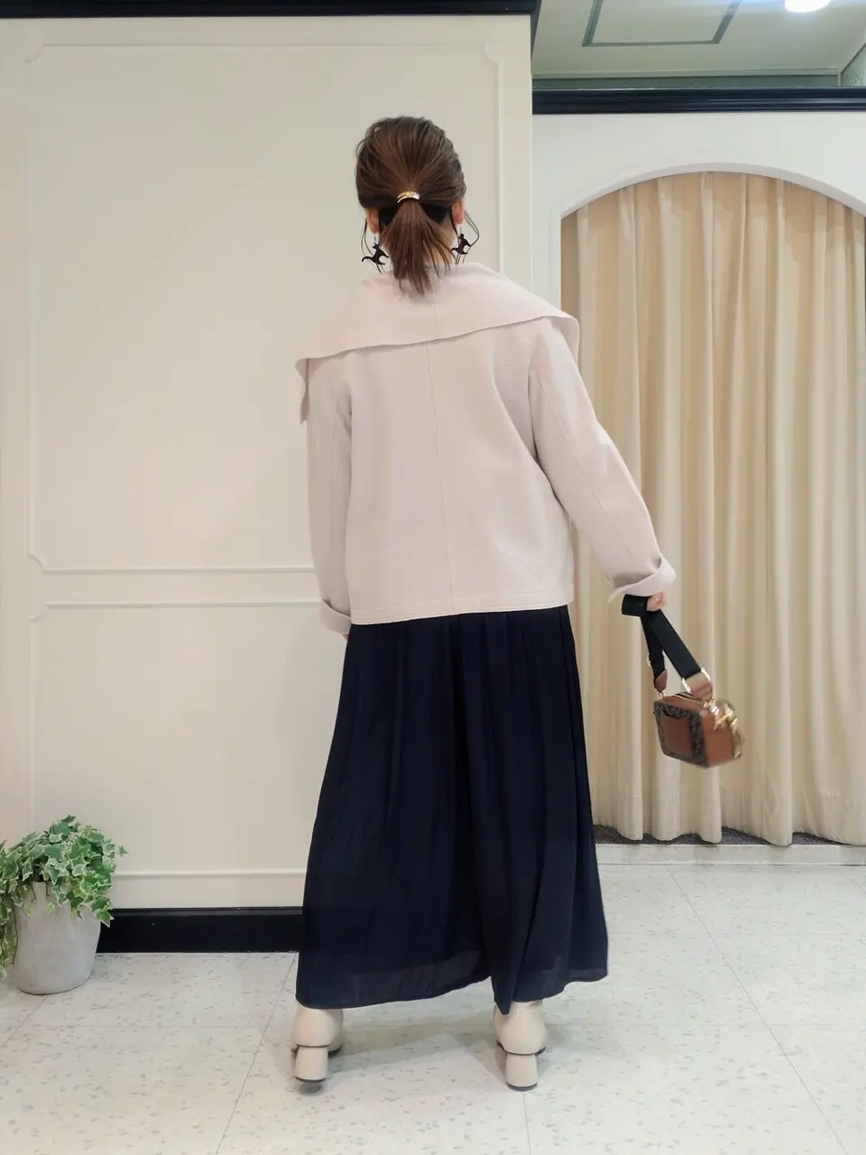 組曲 小林 コーディネート画像