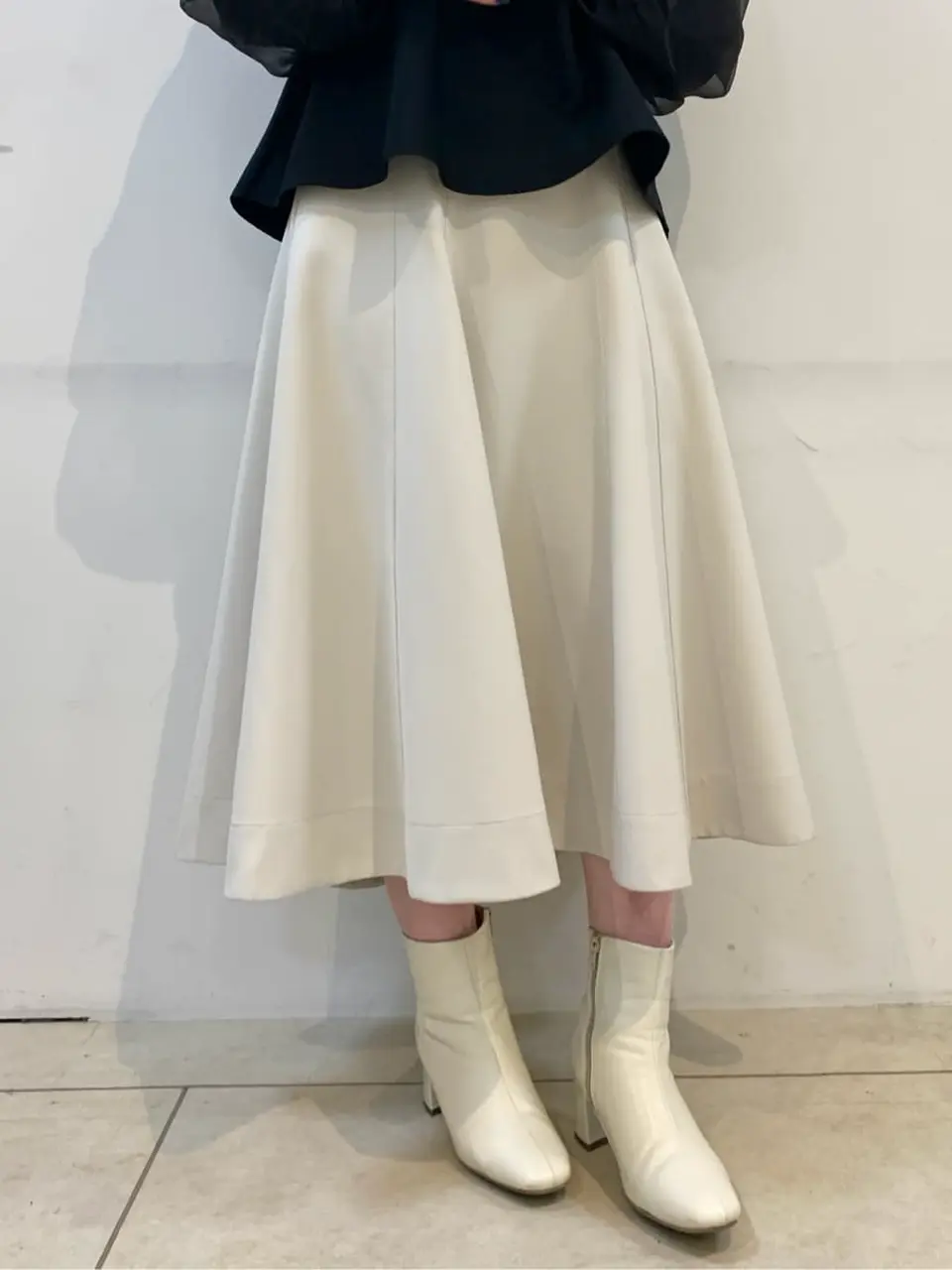 組曲 石井 コーディネート画像