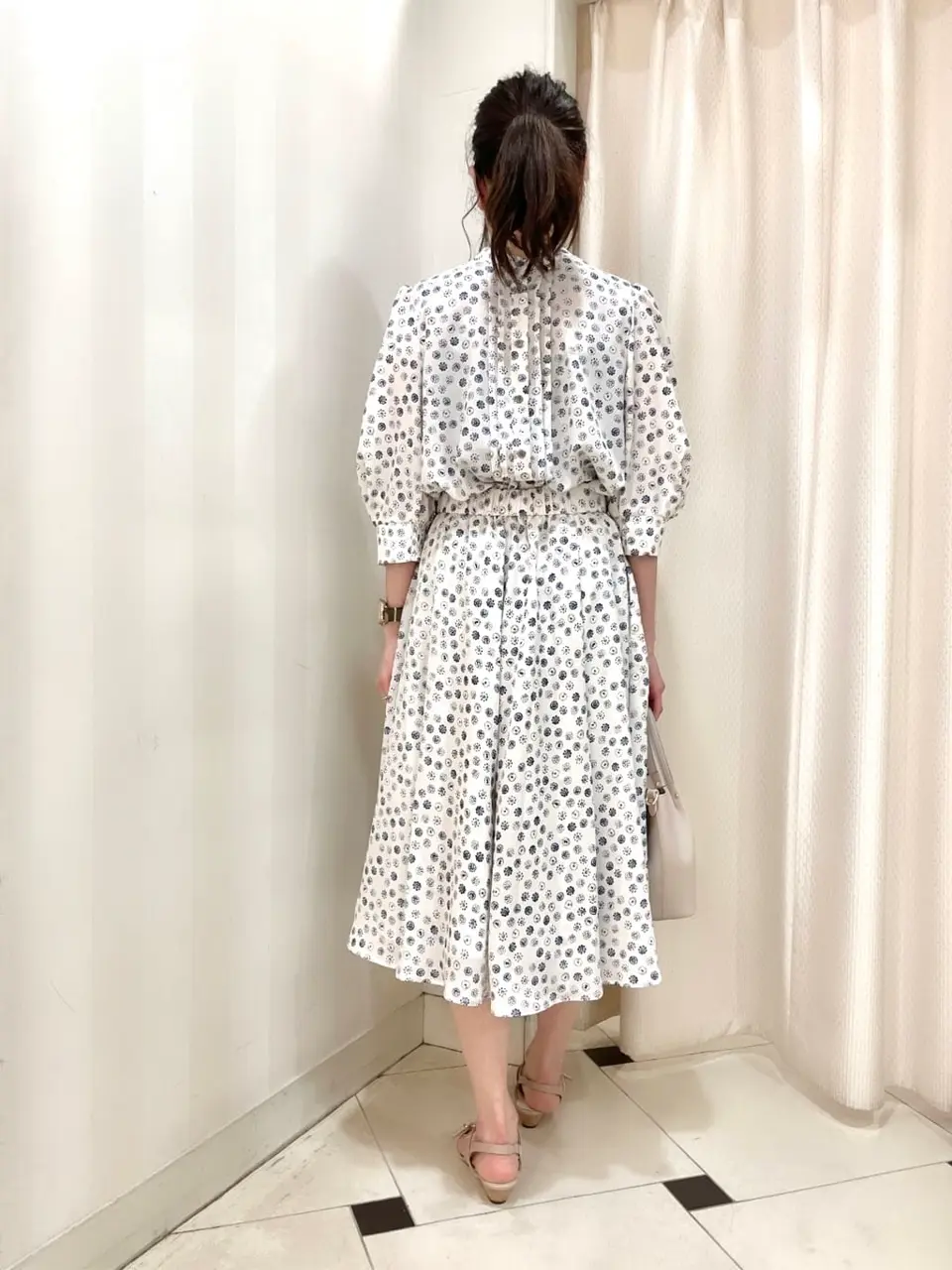 組曲 金井 コーディネート画像