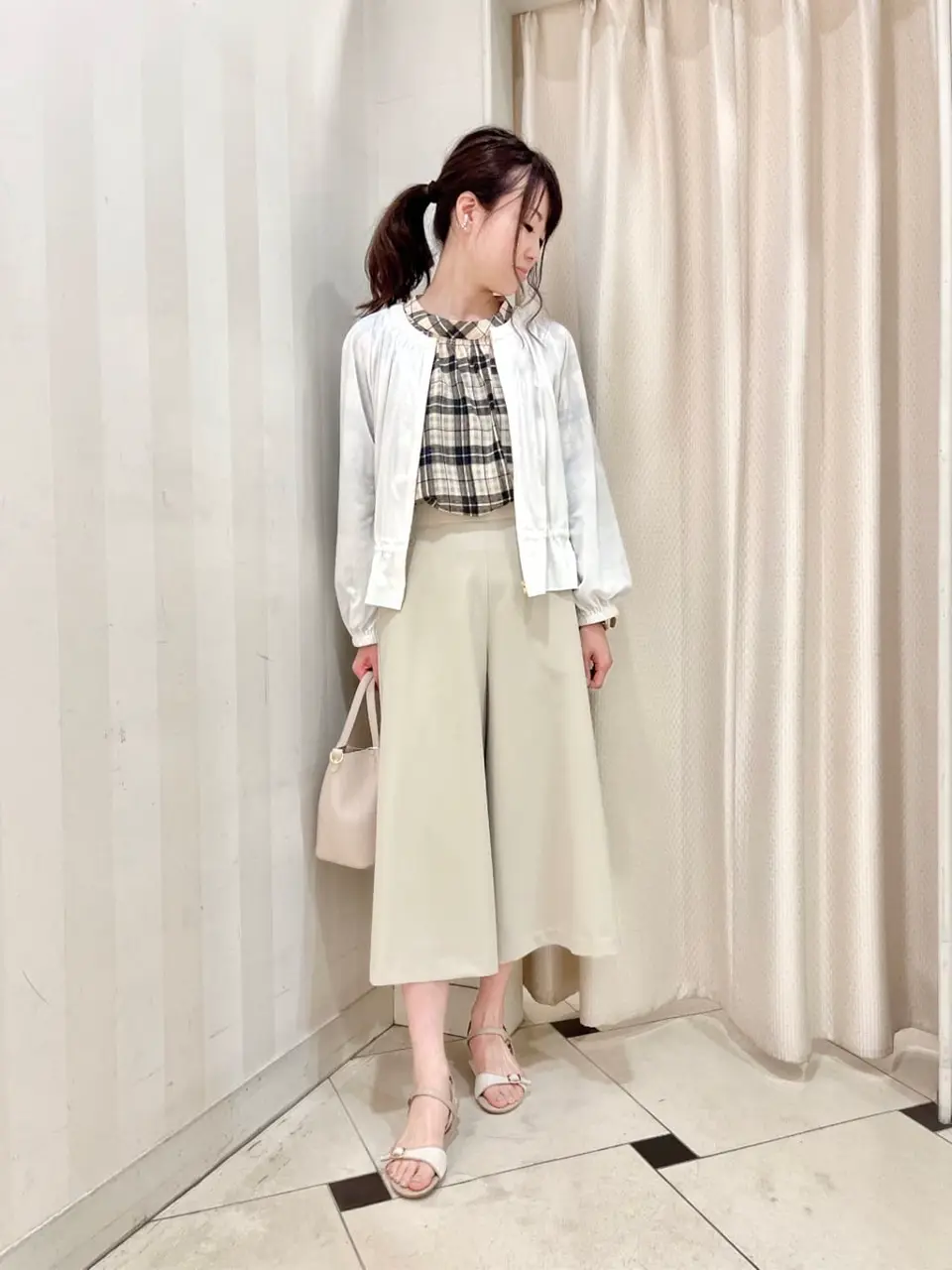 組曲 金井 コーディネート画像