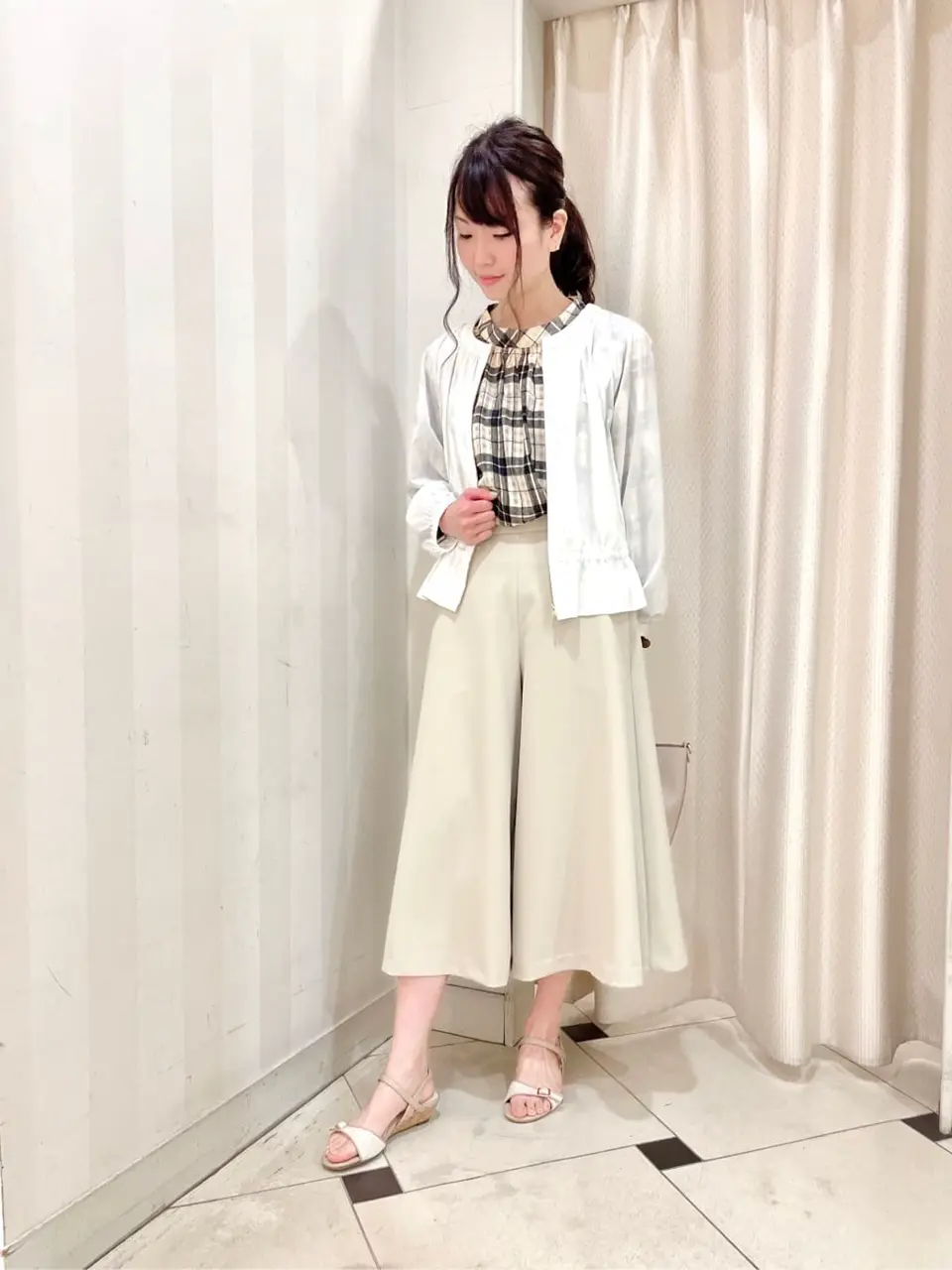 組曲 金井 コーディネート画像