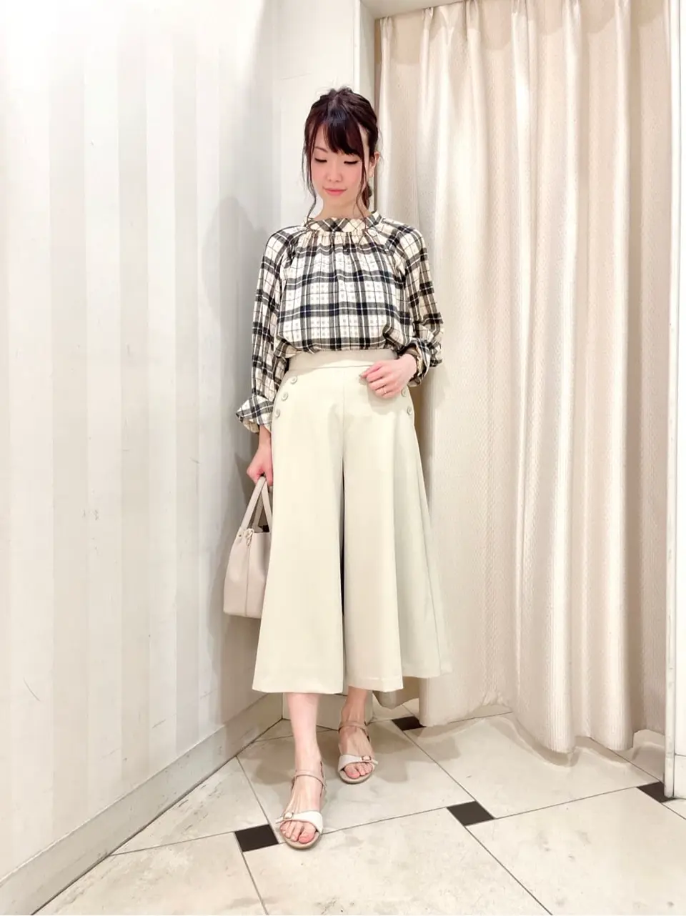 組曲 金井 コーディネート画像