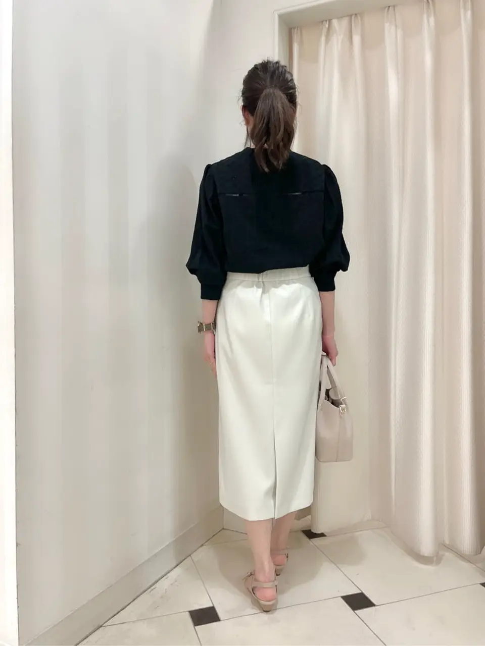 組曲 金井 コーディネート画像