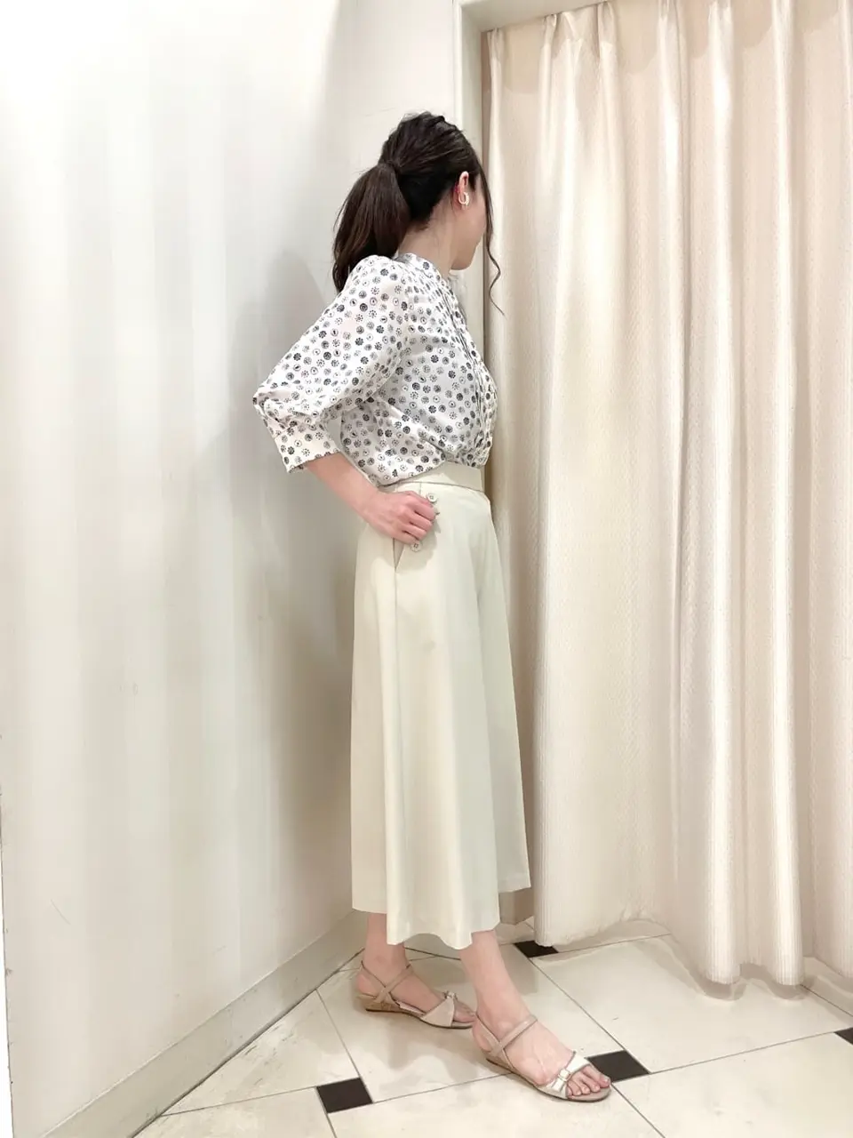 組曲 金井 コーディネート画像