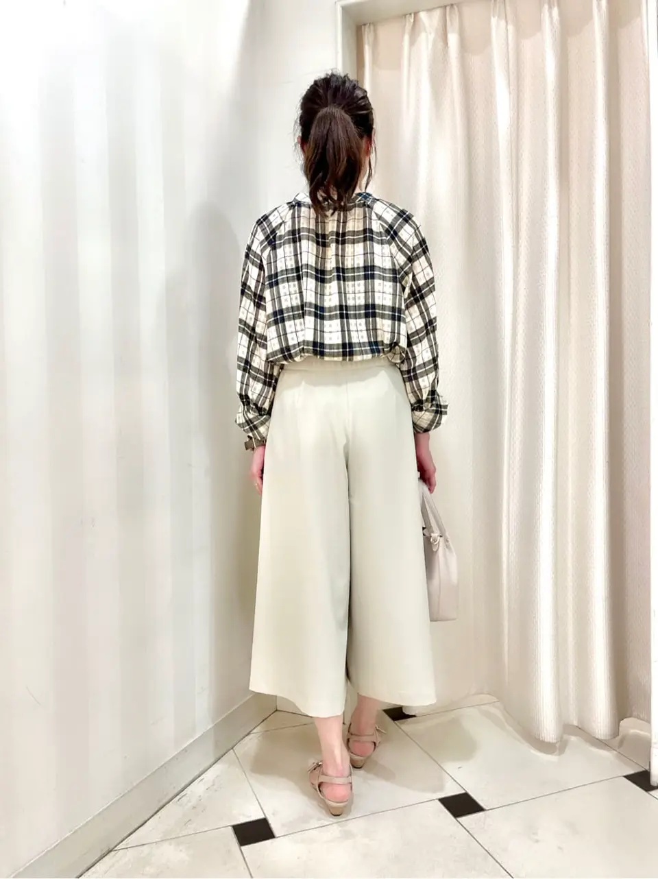 組曲 金井 コーディネート画像