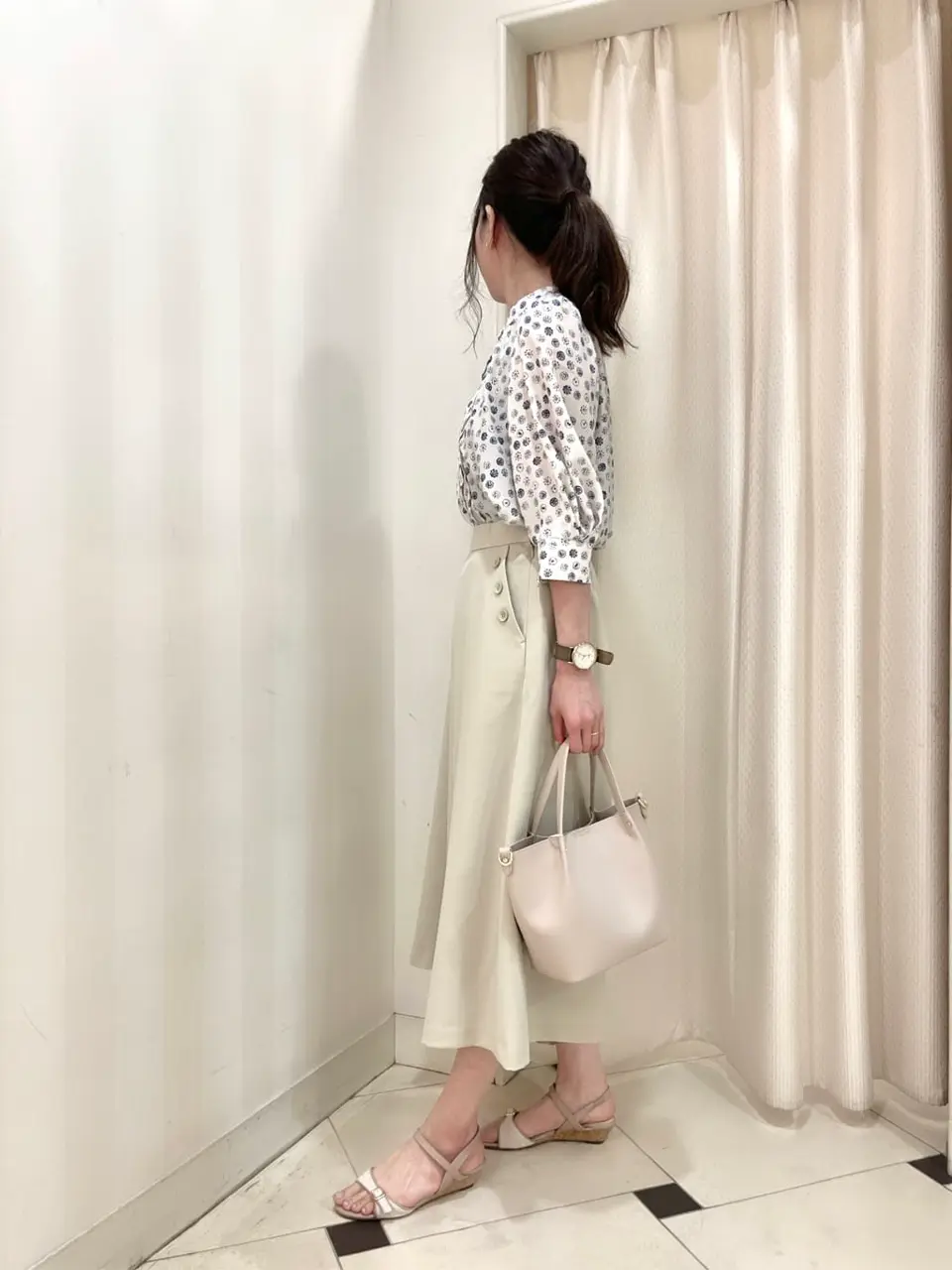 組曲 金井 コーディネート画像